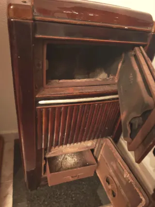 Estufa de leña antigua Monthermé Boiro