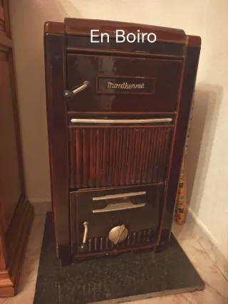 Estufa de leña antigua Monthermé Boiro