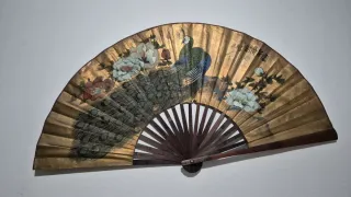 Abanico antiguo de seda y madera