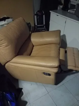 Butaca reclinable de piel beige