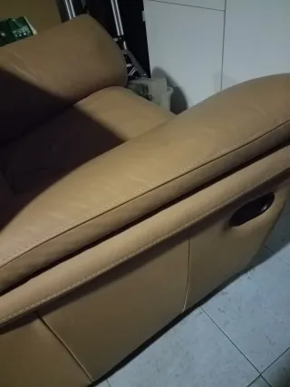 Butaca reclinable de piel beige