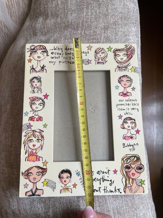 Marco de fotos decorado con chicas