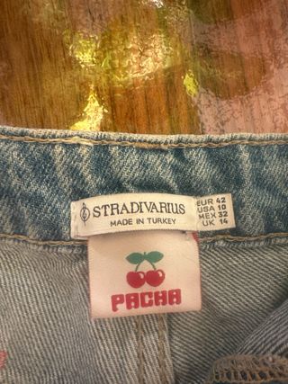 Shorts vaqueros con cerezas