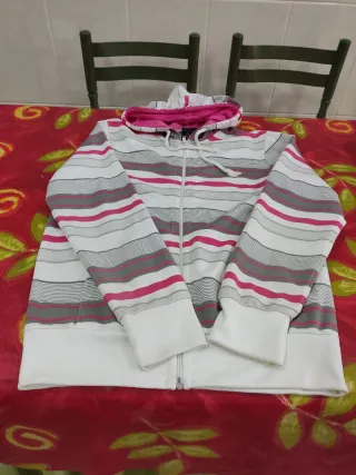 Lote 3 Pantalones Deportivos, 2 Sudaderas.