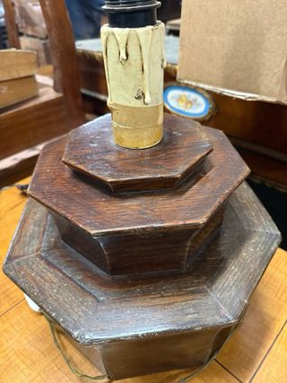 Lampada da tavolo in legno di castagno