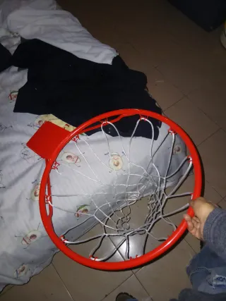 Canasta de baloncesto roja