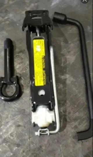 Gato elevador coche y herramientas