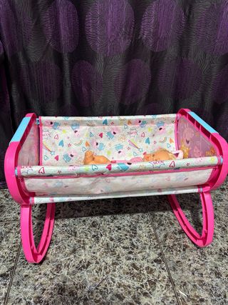 Cuna de juguete para muñecas