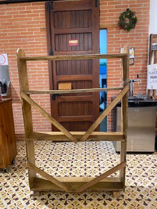 Estantería rústica de madera