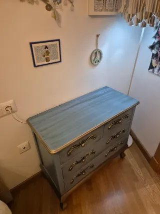 Comodino blu e argento vintage in legno. 37x56x72