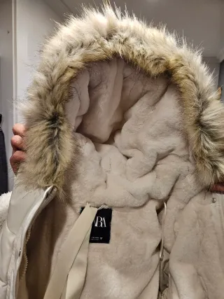 Plumífero Zara blanco con capucha