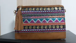 Bolso de mano étnico con flecos