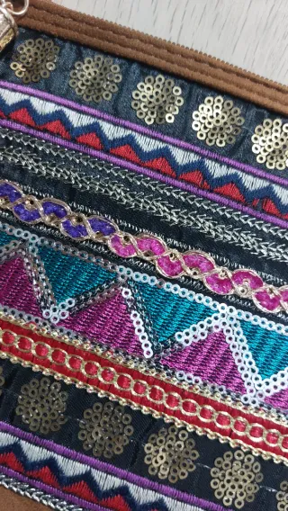 Bolso de mano étnico con flecos