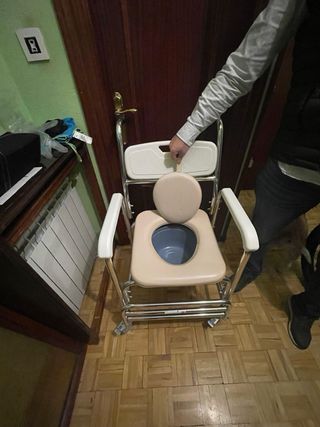 Silla Inodoro y Ducha Aluminio con Ruedas