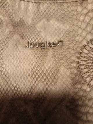 Bolso Desigual estampado serpiente