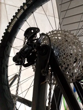 BH Bicicleta Eléctrica Carbono Doble Suspensión