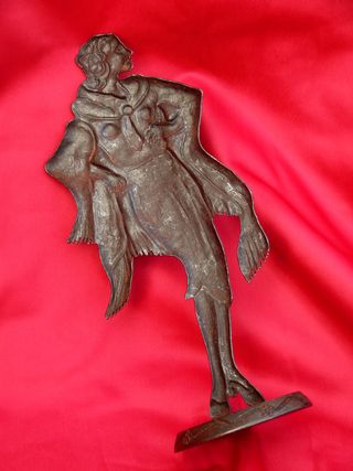 FIGURA MUJER ESTILO AÑOS 20 ESCULTURA METAL BASE