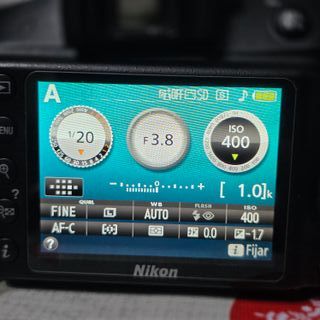 Cámara Nikon D3300 con objetivo 18-55mm