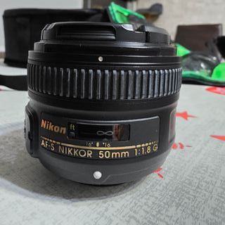 Cámara Nikon D3300 con objetivo 18-55mm