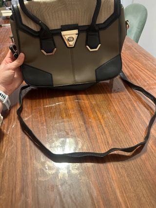 Bolso New Look Negro y Verde Oliva