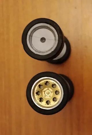 Pareja de ejes y llantas para coches Scalextric