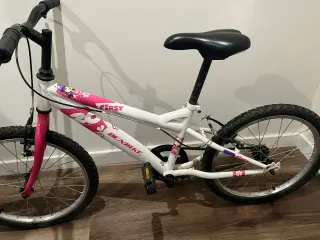 Bicicleta niña Denbike blanca y rosa