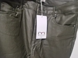 Pantalón verde oliva simil cuero Milano