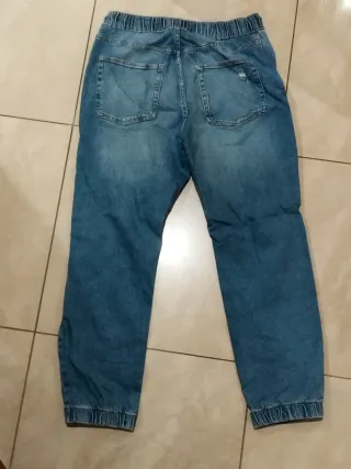 Pantalones vaqueros Bershka rotos