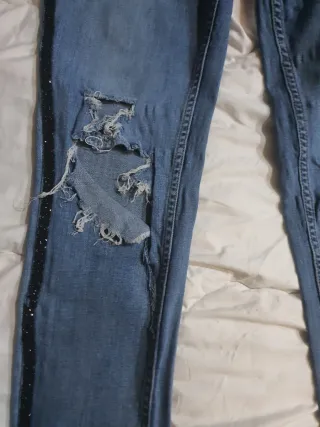 Jeans donna strappati con strass