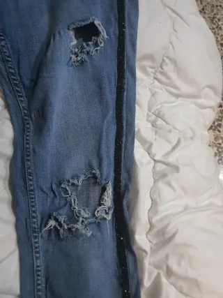 Jeans donna strappati con strass