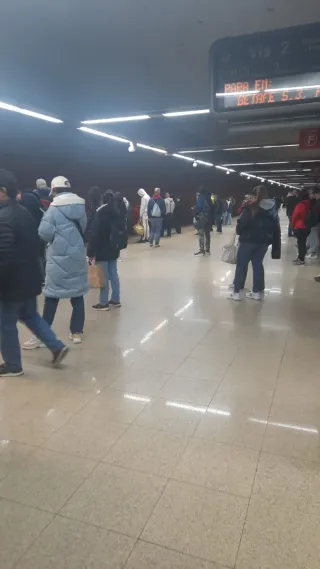 Busco trabajo de 1/2 jornada de camarera .Parla.