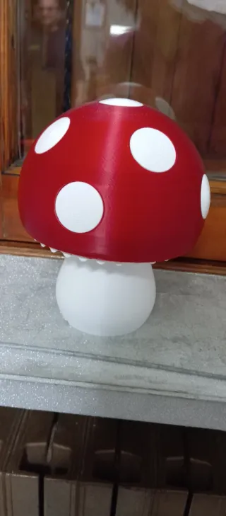 Lampada fungo rossa e bianca