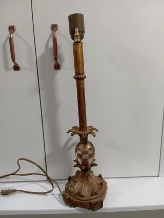 Lámpara antigua dorada sin tulipa