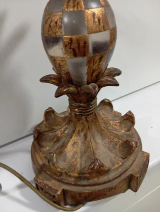 Lámpara antigua dorada sin tulipa