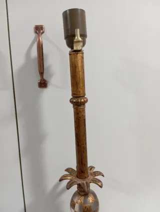 Lámpara antigua dorada sin tulipa