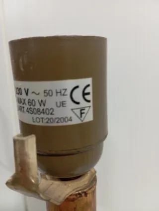 Lámpara antigua dorada sin tulipa