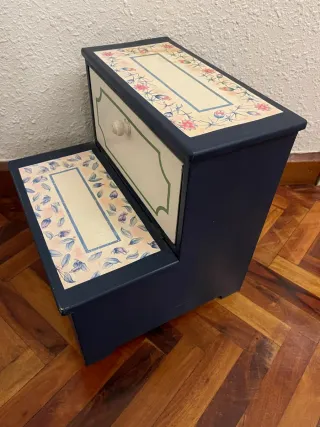 Escalón decorativo doble cajonera