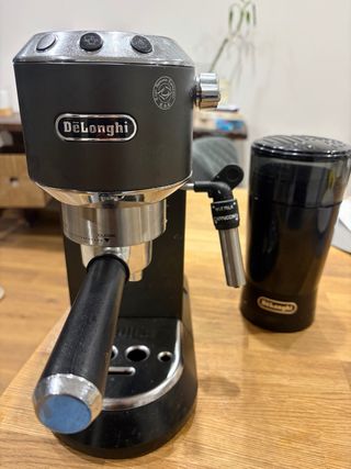 Cafetera DeLonghi Dedica