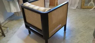 Sillón de madera y rejilla Becara