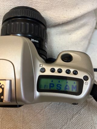 Cámara Analógica Nikon F50 con Objetivo 28-70