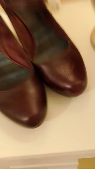 Zapatos de tacón Hispanitas piel Burdeos Camper