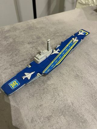 Portaerei militare vintage giocattolo