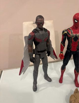 Figuras Marvel (Falcon, Spiderman, Pantera Negra,