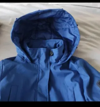 Abrigo azul ONLY con capucha