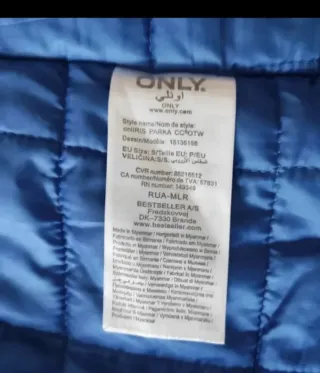 Abrigo azul ONLY con capucha