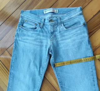 Pantalón vaquero azul claro