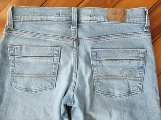 Pantalón vaquero azul claro