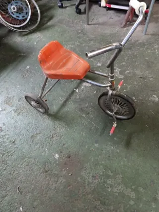 Triciclo infantil cromado