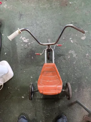 Triciclo infantil cromado