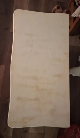 Cómoda 3 cajones madera roja y blanca